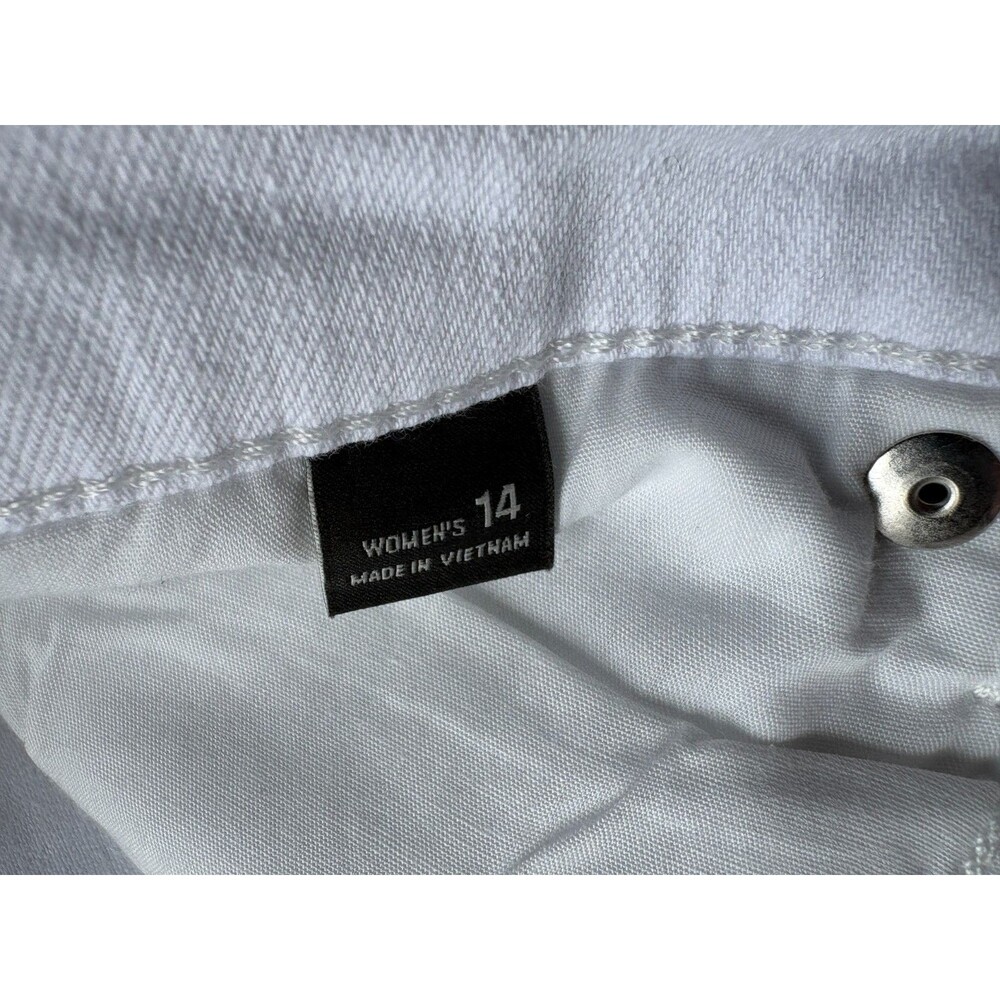Eddie Bauer NWT White Boyfriend Midrise Size 14 Casual Jean Shorts - Picture 7 of 10